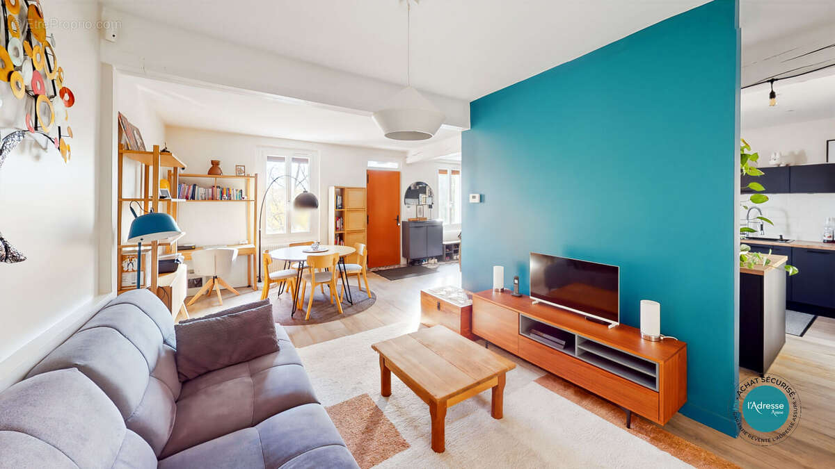 Maison à LE COUDRAY-MONTCEAUX