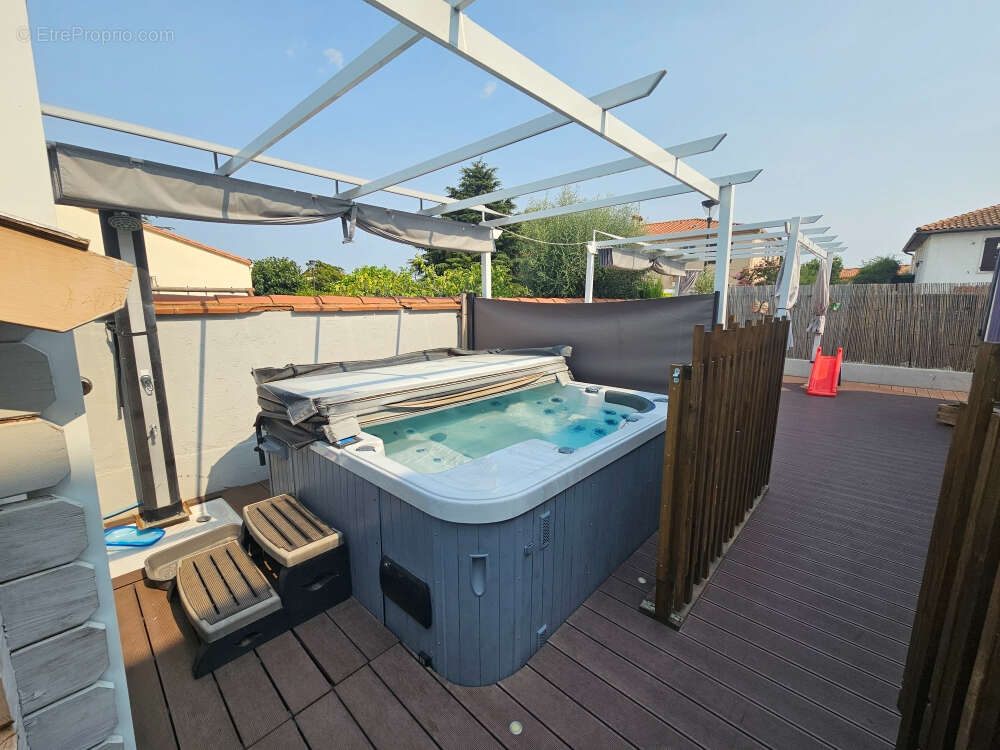 Maison à SAINT-ESTEVE