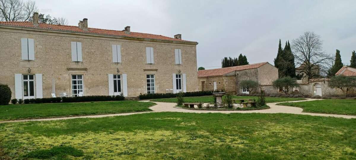 Elégante propriété,  parc et dépendances sur 3 ha - photo 3