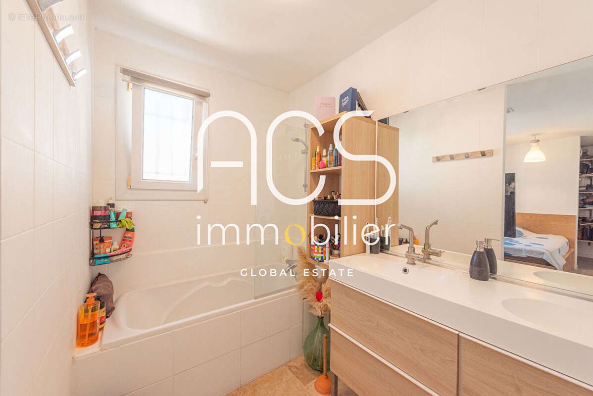 Maison à CHATEAUNEUF-LES-MARTIGUES