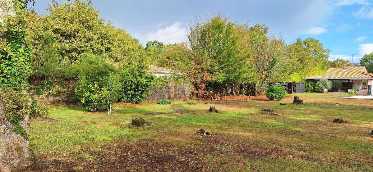 Terrain à MARTIGNAS-SUR-JALLE