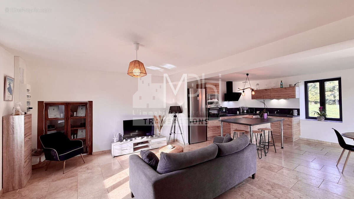 Maison à VILLEREVERSURE