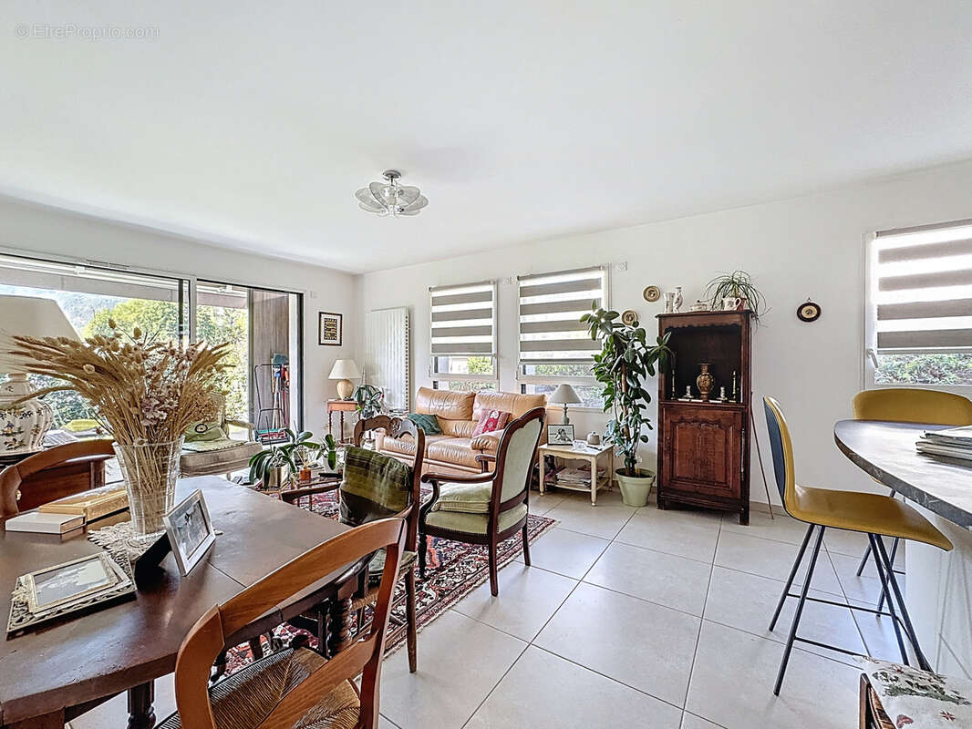 Appartement à BRISON-SAINT-INNOCENT