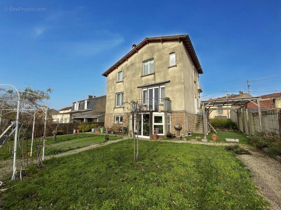 Photo 2 - Maison à SAINT-JEAN-D'ANGELY
