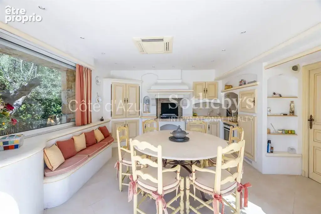 Mougins, villa avec piscine à débordement et vue sur le vieux village - photo 13