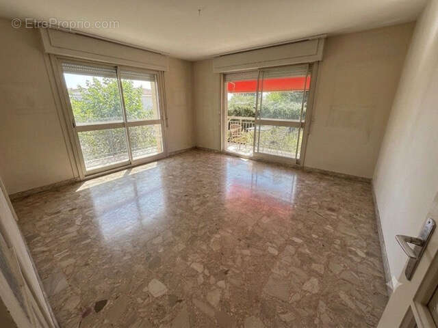 Appartement t4 87 m2 env avec balcons a vendre proche centre aix en provence - photo 3