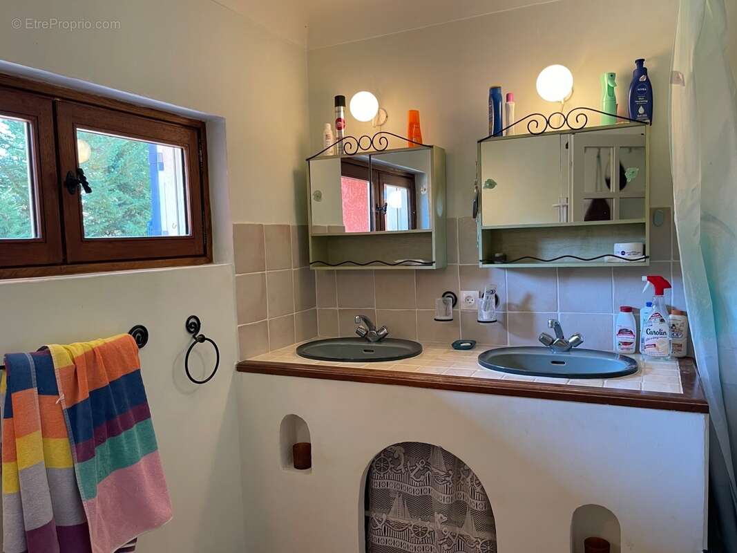 À vendre – Maison avec piscine et grand terrain arboré à Saignon (84400) - photo 17