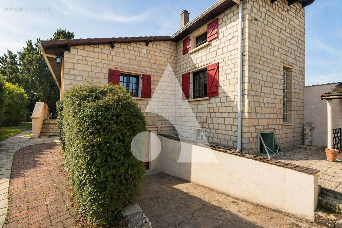 Maison à MERY-SUR-OISE