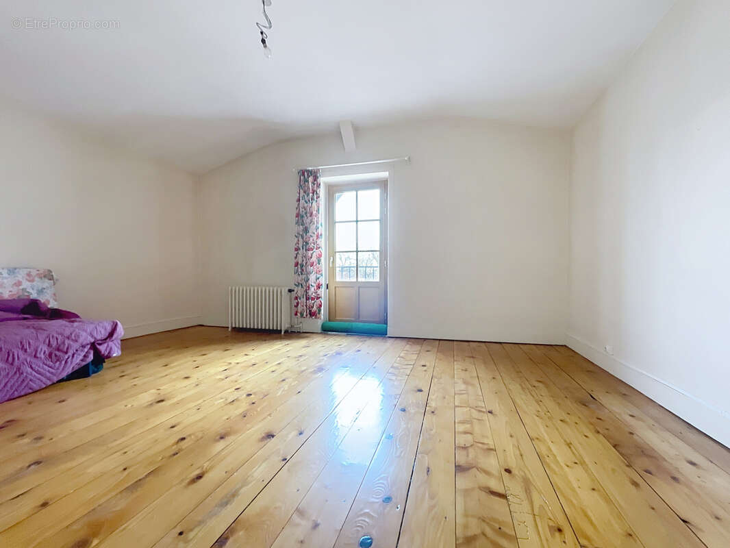 Maison à SAINT-GENIS-LAVAL