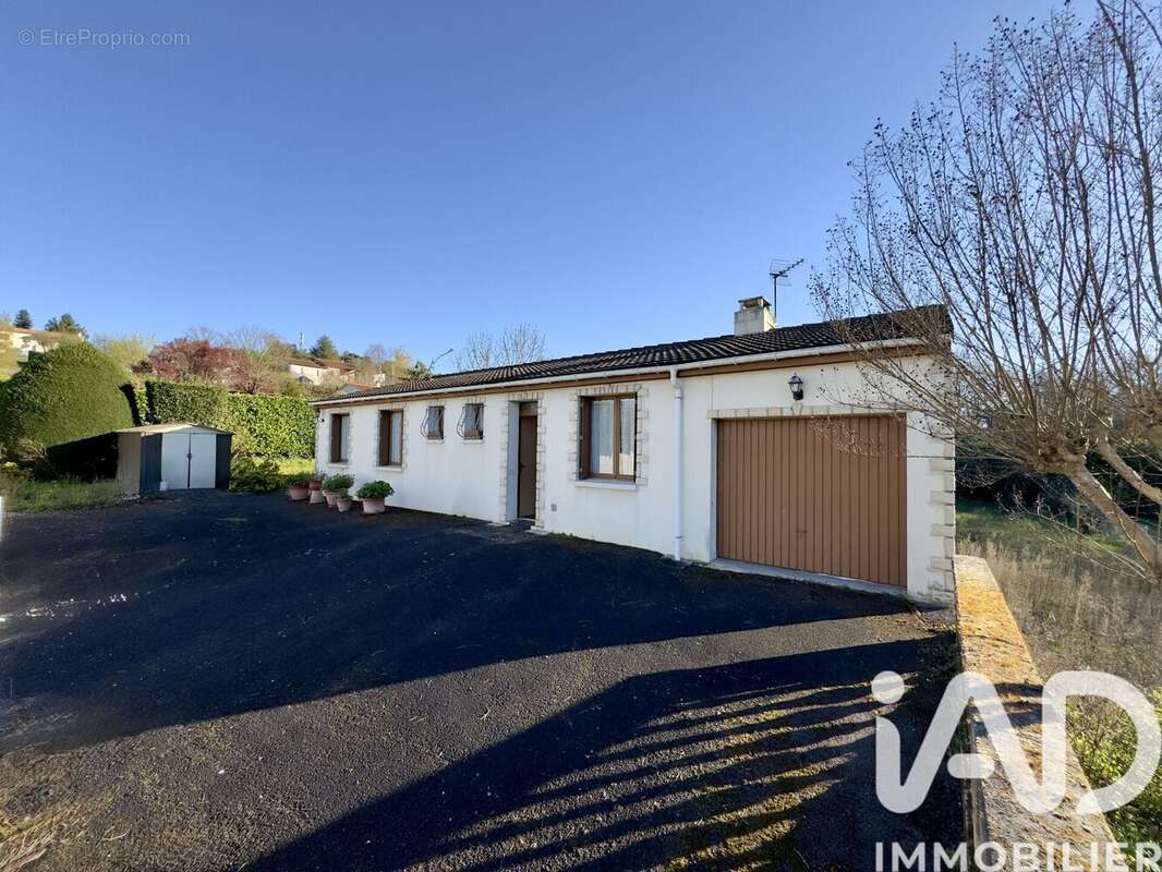 Photo 2 - Maison à LA COURONNE
