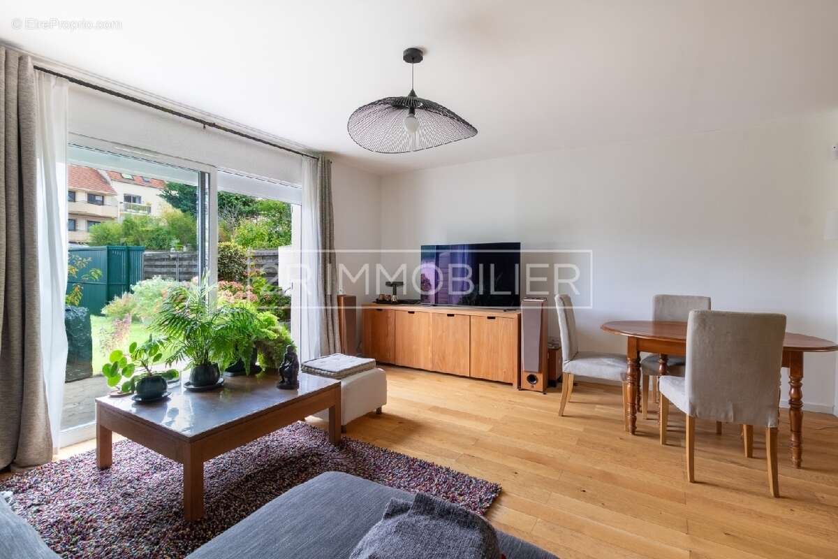 Maison à SAINT-THIBAULT-DES-VIGNES