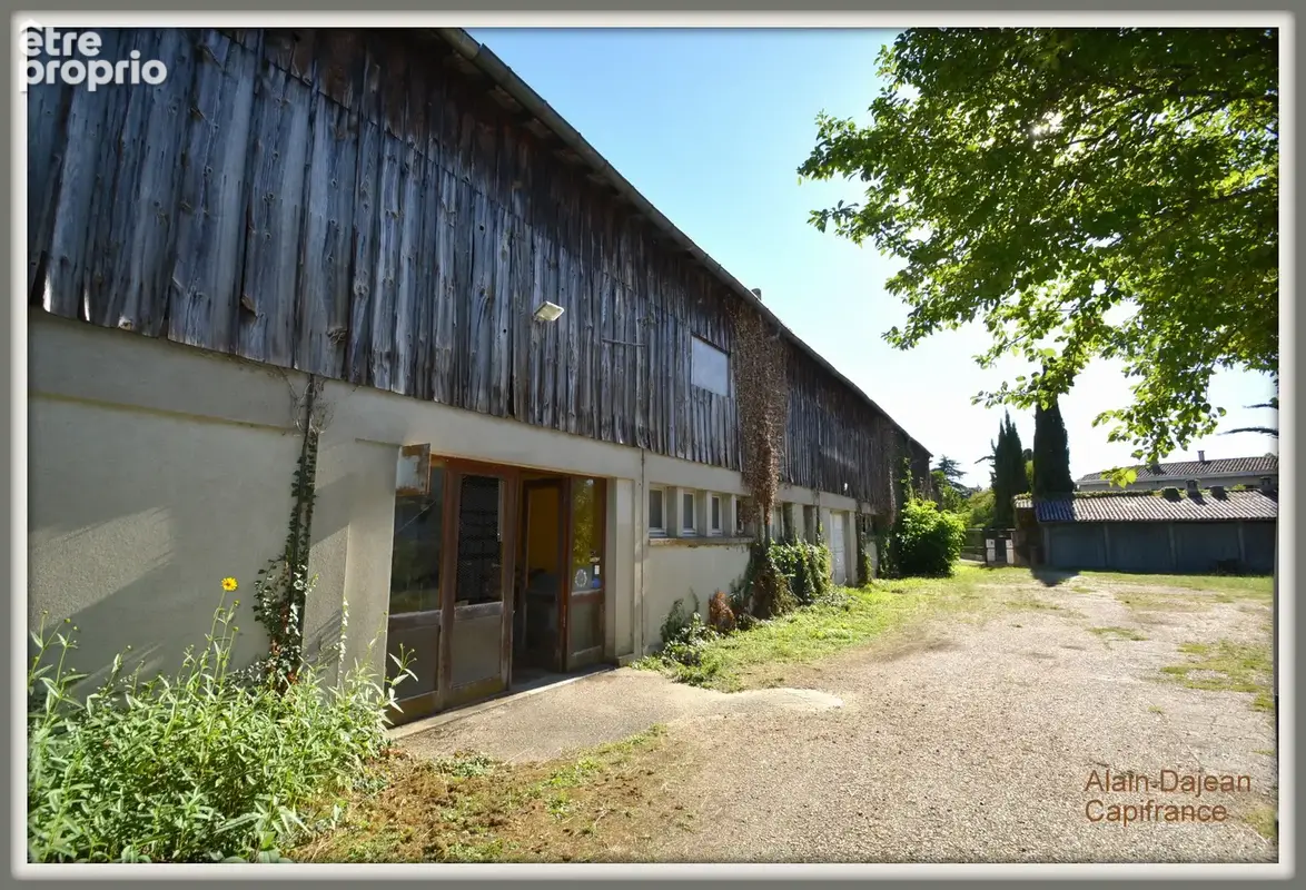 Local Professionnel  à vendre AGEN (47)- Surface au Sol 520 M2 sur 2 niveaux -Terrain 2 194 M2 - photo 2