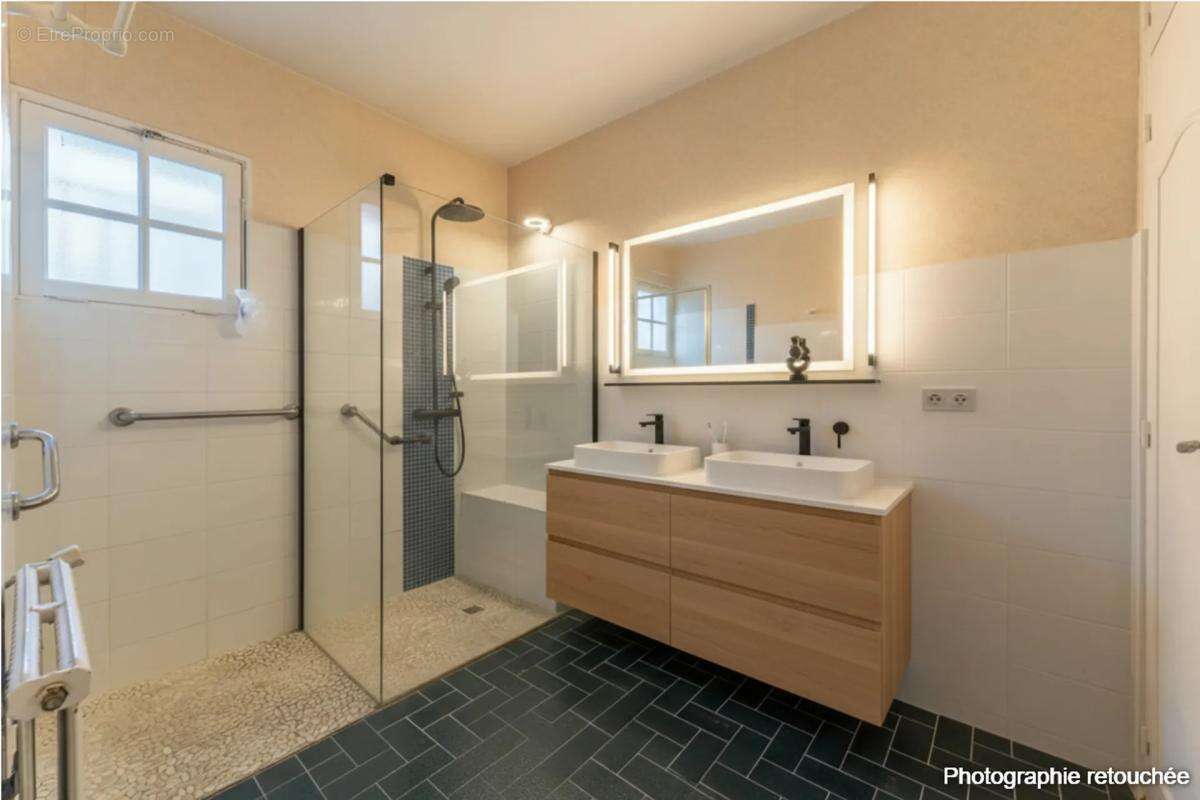 Maison 210 m² - 4 chambres  - Dépendance - Parcelle 1 300 m² - photo 13
