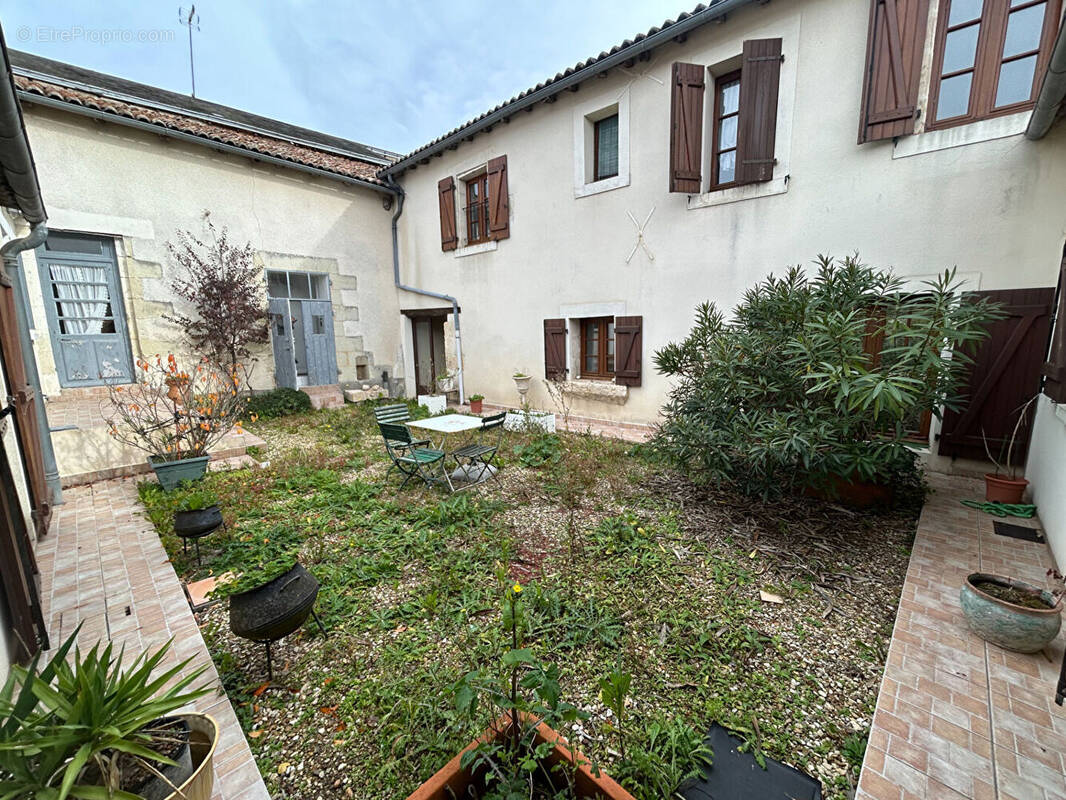 Maison à JAUNAY-CLAN
