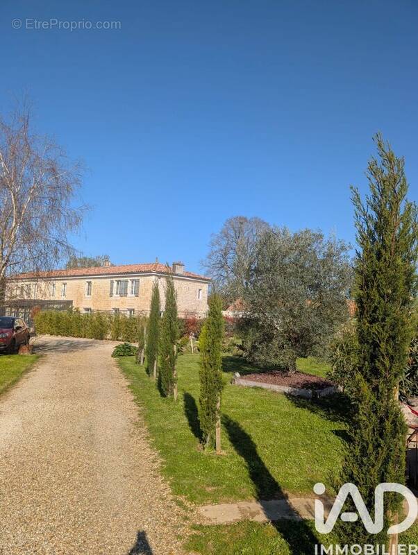 Photo 1 - Maison à SAINT-SIMON-DE-PELLOUAILLE