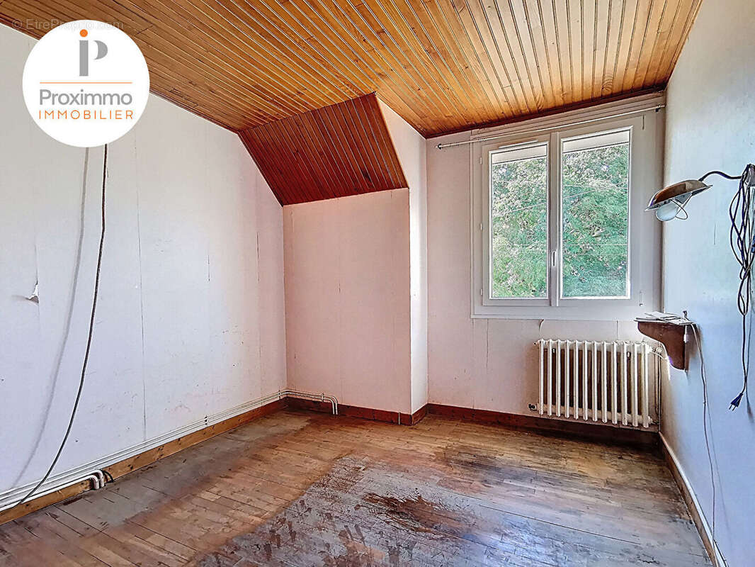 Maison a renover avec beau potentiel - photo 9