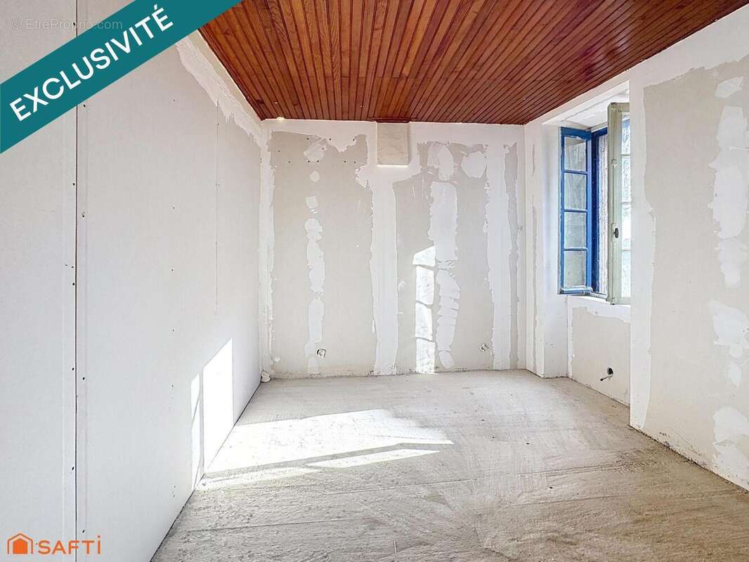 Photo 2 - Maison à SAINT-PASTOUR