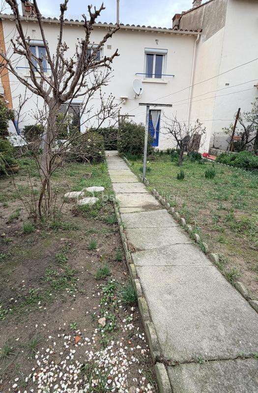 Maison à PEZILLA-LA-RIVIERE
