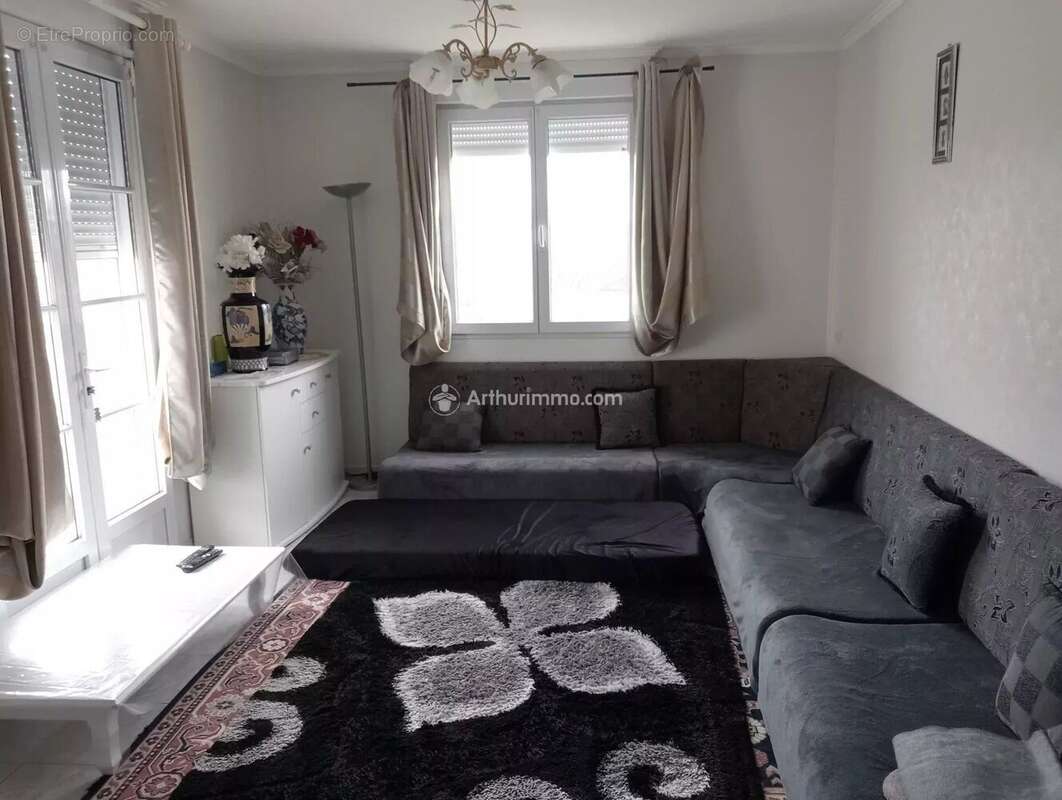 Maison à VILLAINES-LA-JUHEL