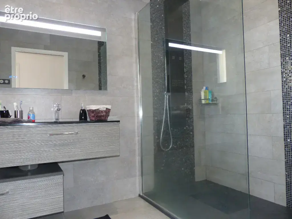 Villa Afa  contemporaine 6 pièce(s) 232 m2 F4+F2 avec piscine - photo 13