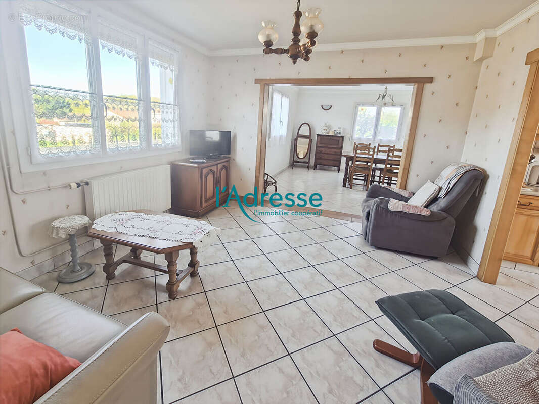 Maison à MONTREVAULT