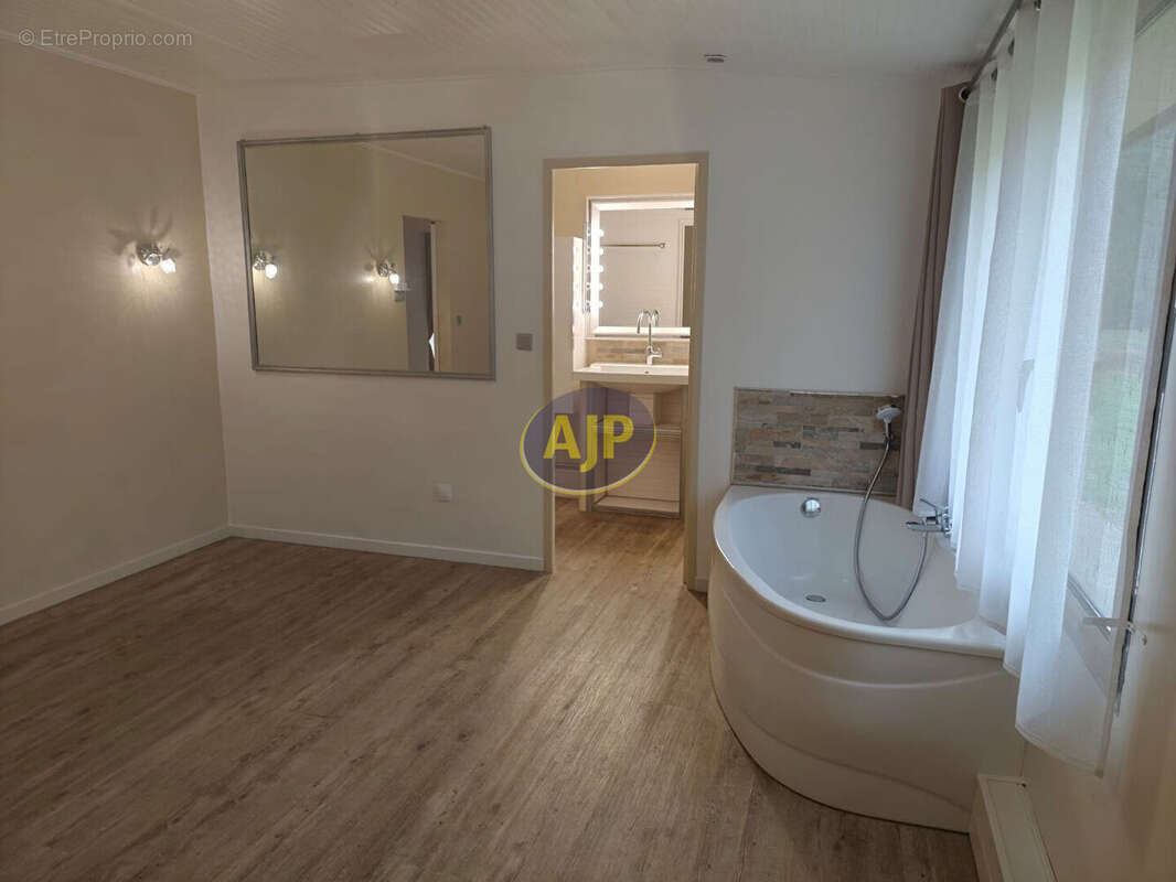 Maison à GRAYAN-ET-L'HOPITAL