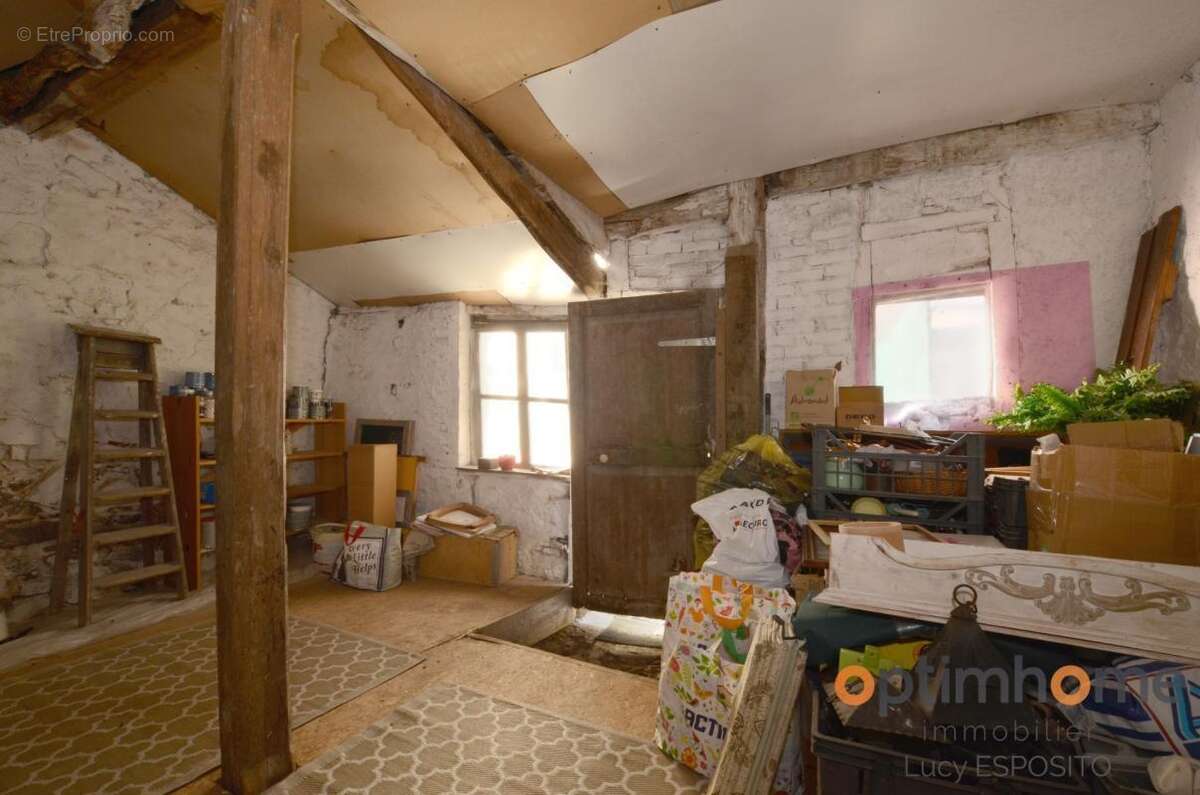  Opportunité Unique au Cœur du Village Historique de Confolens !  - photo 16