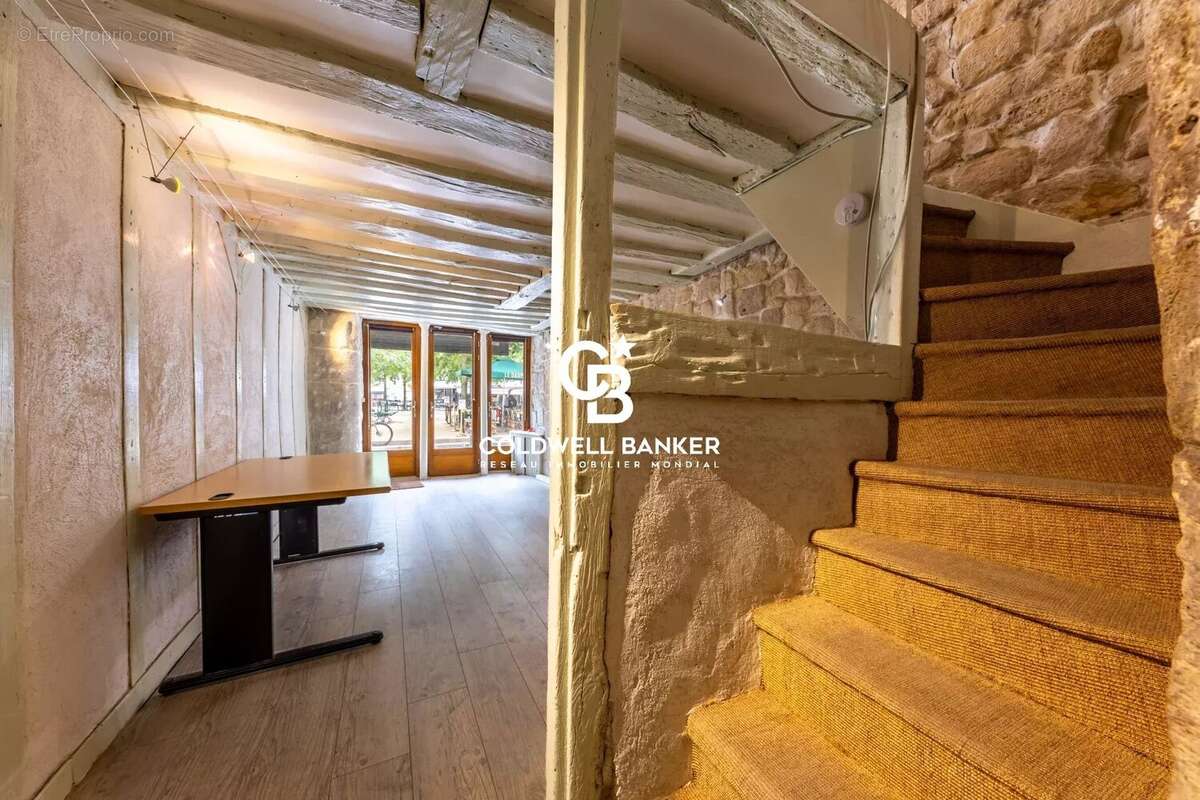 Appartement à PARIS-1E