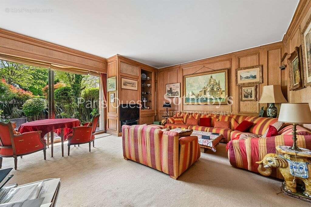 Appartement à NEUILLY-SUR-SEINE