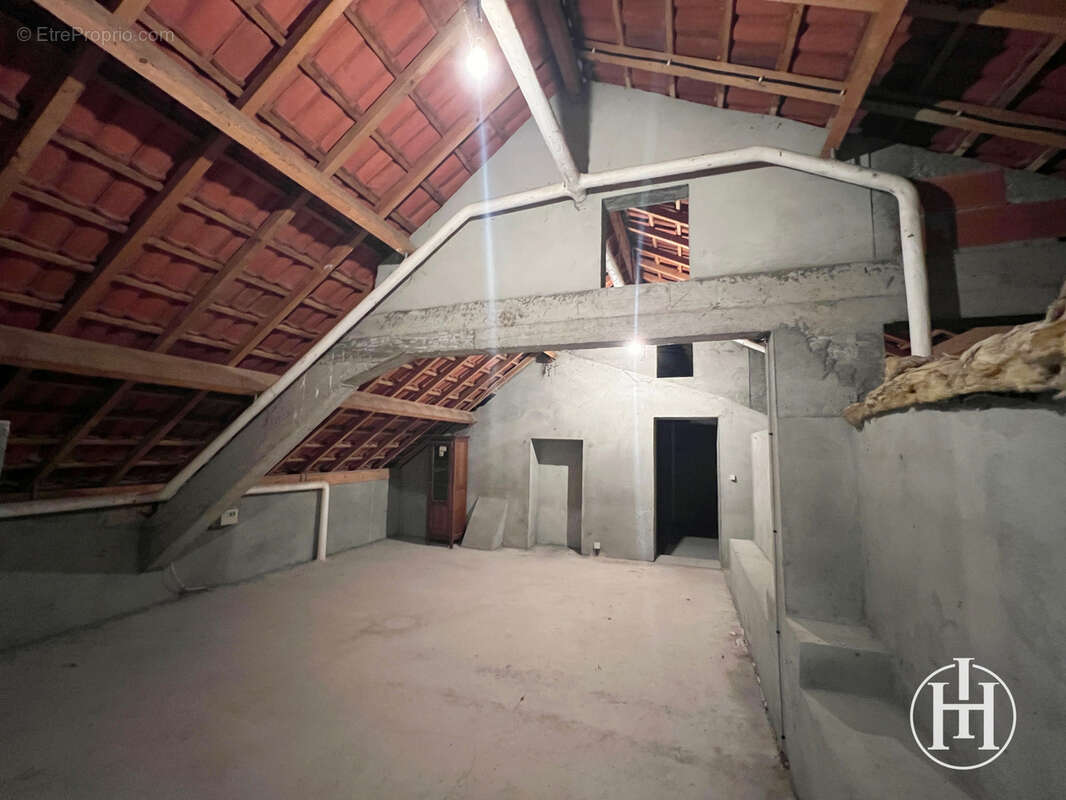 Maison à SAINT-CHRISTOPHE-LE-CHAUDRY