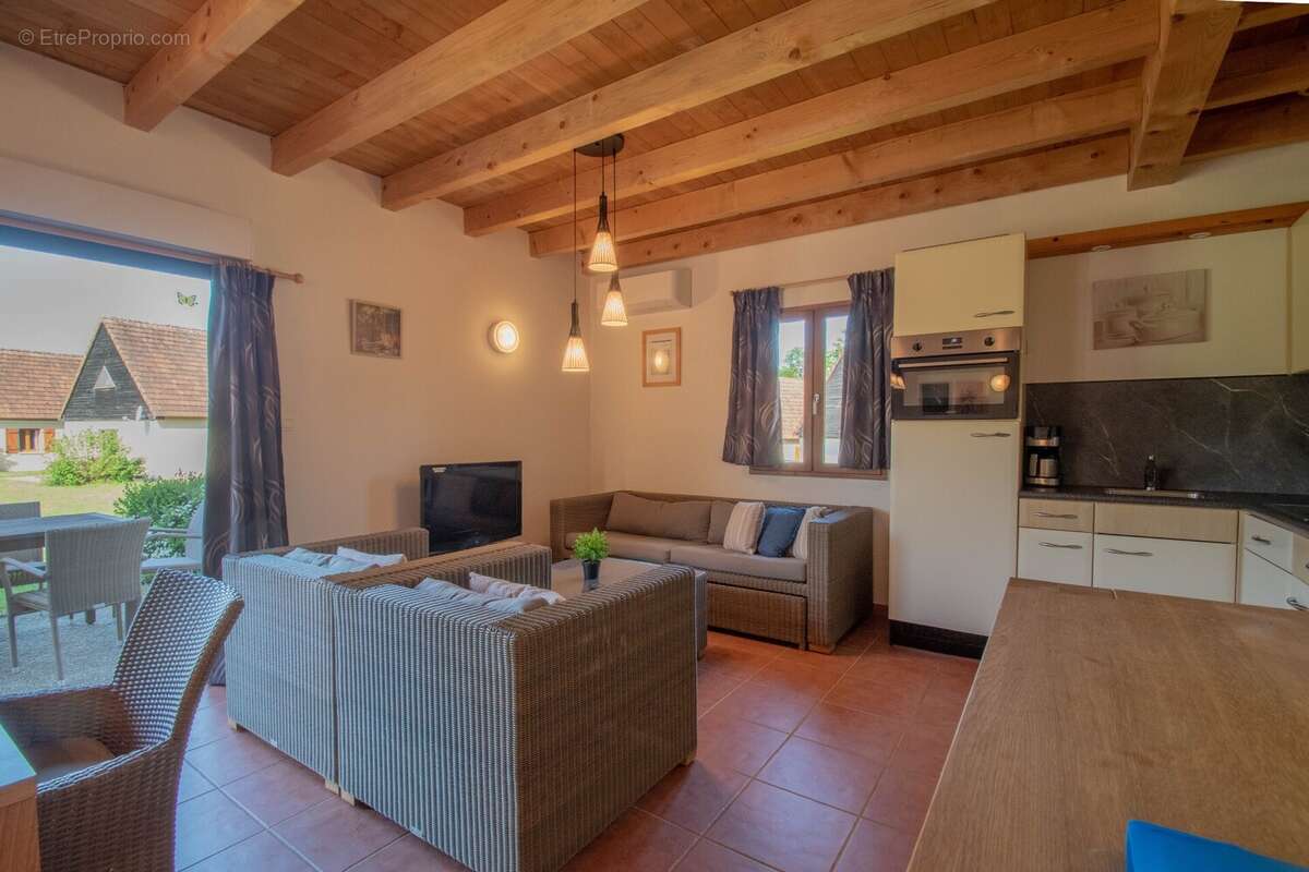 Maison 80 m² à Lacapelle-Marival  - photo 3