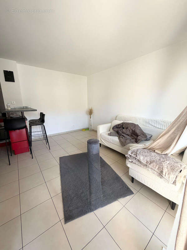 Appartement à SAINT-LAURENT-DU-VAR
