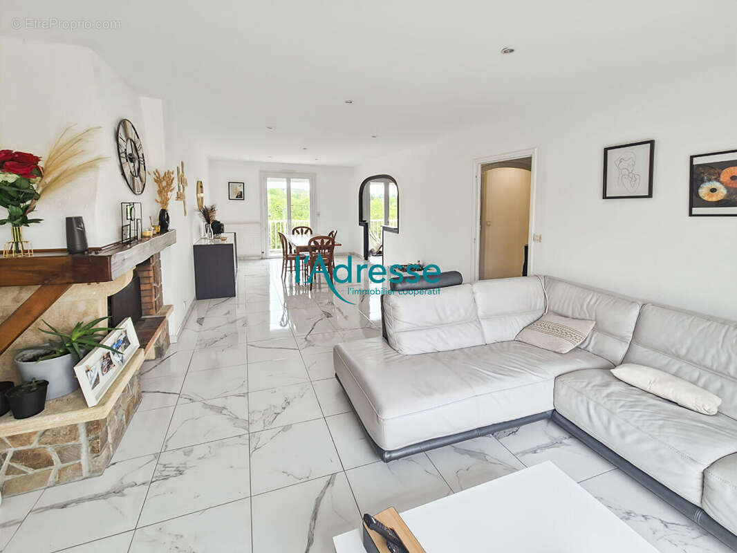 Maison à MONTREVAULT