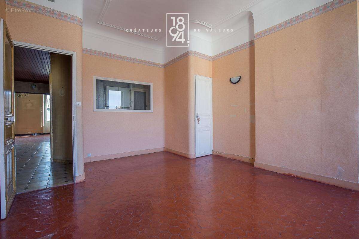 Appartement à MARSEILLE-6E
