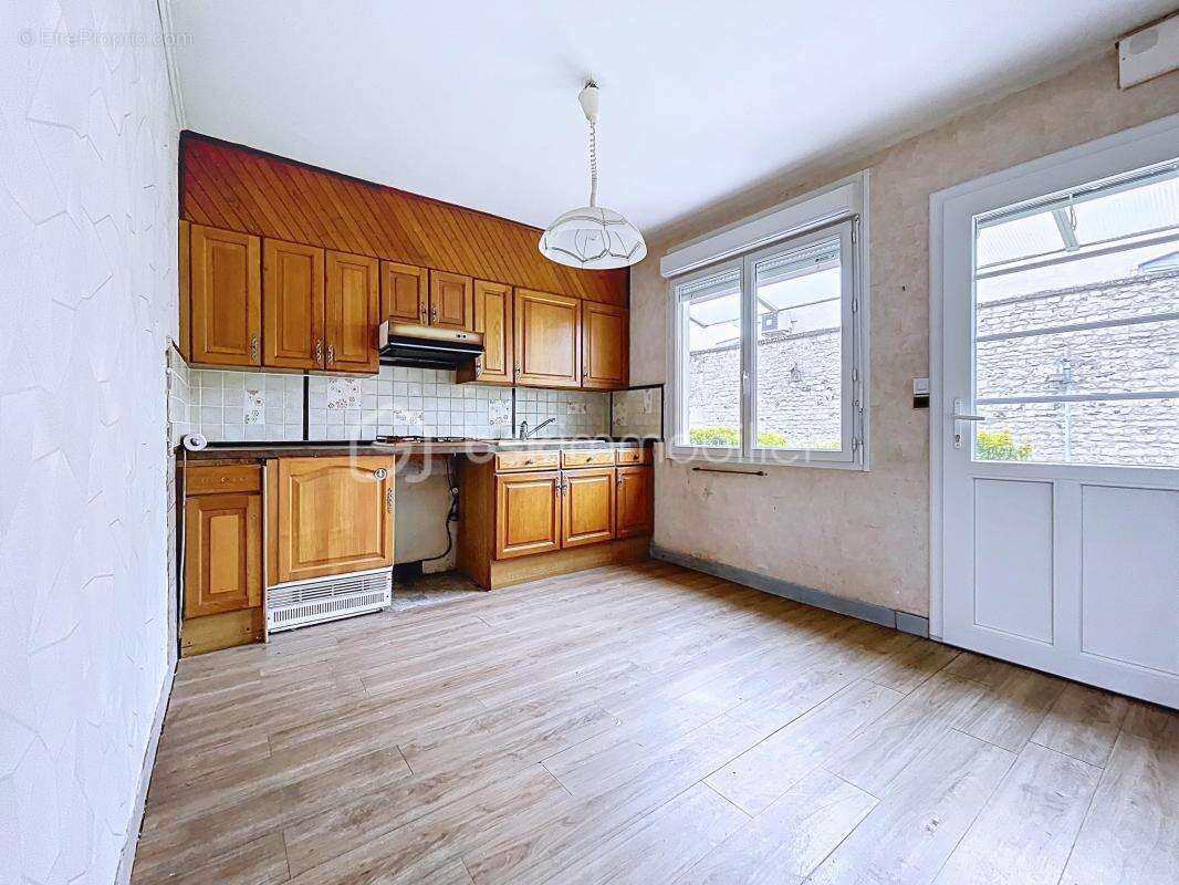 Maison à SAINT-ETIENNE-DU-ROUVRAY