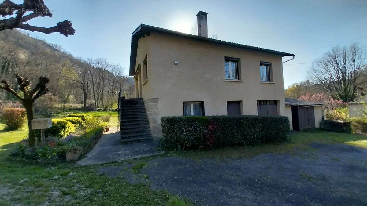 Maison à SAINT-MARTIN-LAGUEPIE