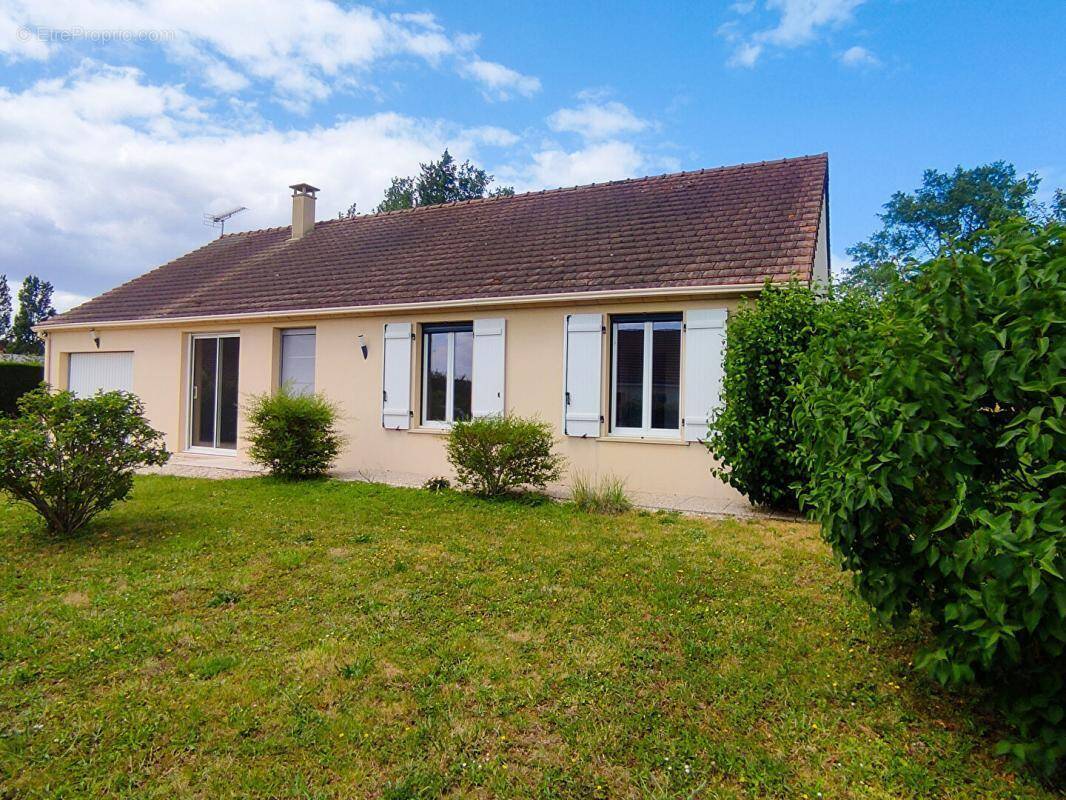 Maison à YZEURES-SUR-CREUSE