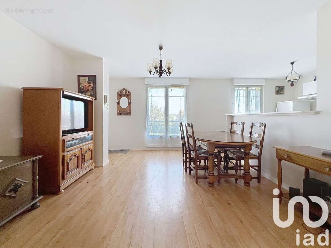 Photo 2 - Appartement à SAINT-JEAN-DE-BRAYE