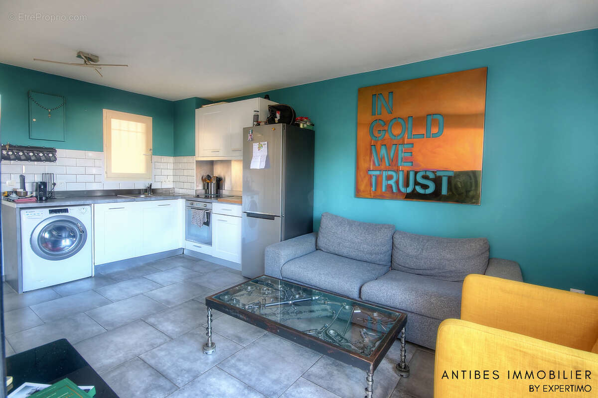 Appartement à VALLAURIS