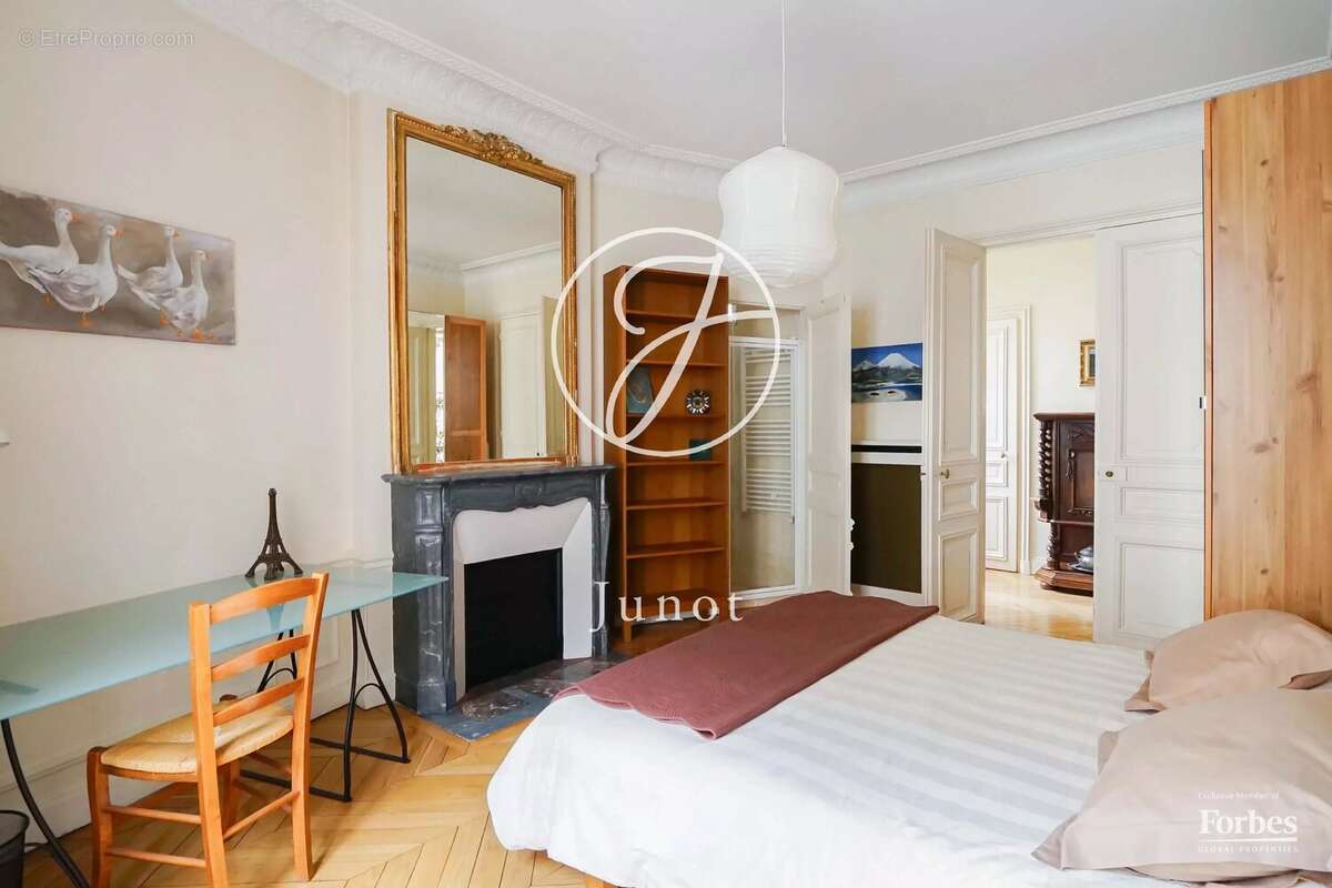 Appartement à PARIS-7E