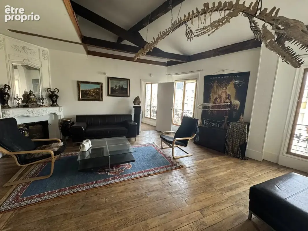 165 m² au dernier étage avec ascenseur dans immeuble en pierre de taille - photo 2