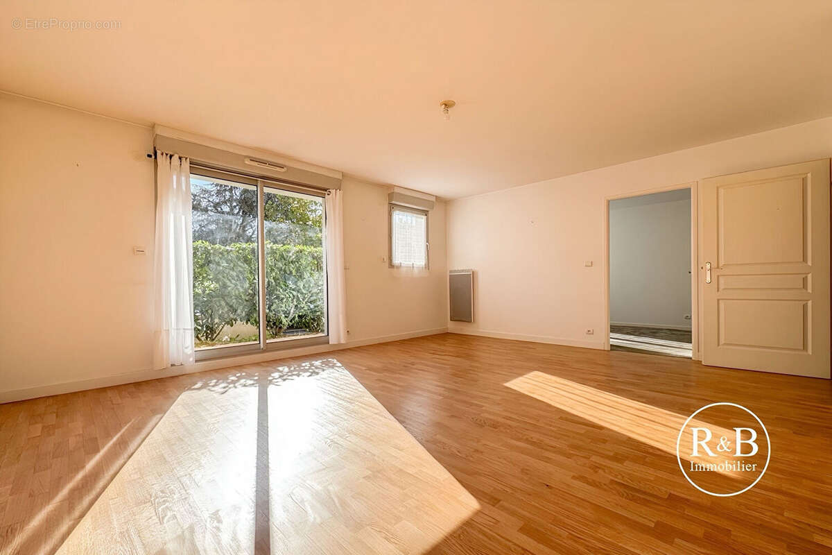 Appartement à LES CLAYES-SOUS-BOIS