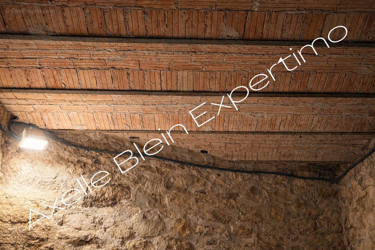 Bien rare à Aubagne   Appartement de caractère 128m2 habitable + chai de 100 m2   potentiel loft / atelier - photo 17