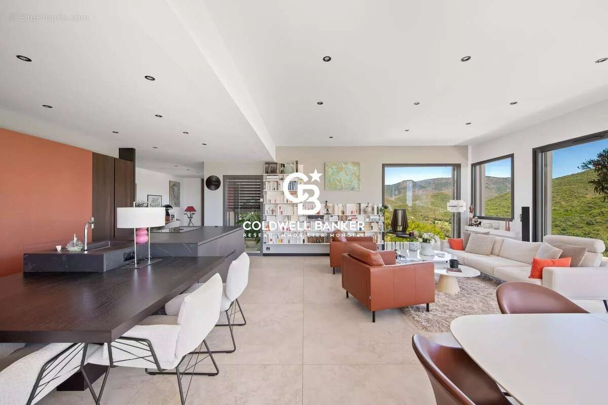Villa contemporaine vue mer, Golf de Valcros - 83250 La Londe-les-Maures - photo 8