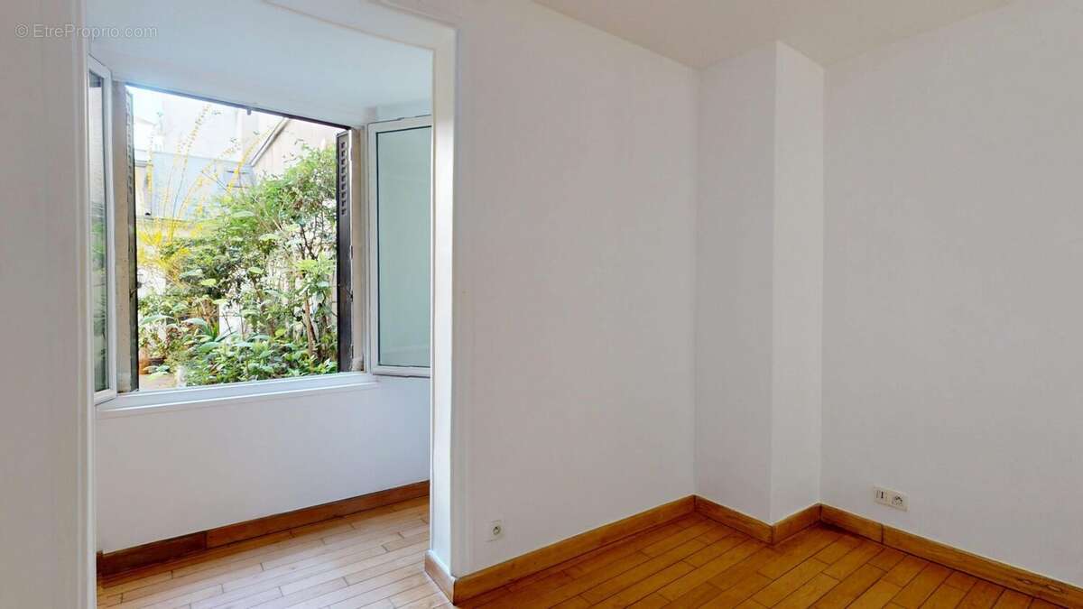 Appartement à PARIS-14E