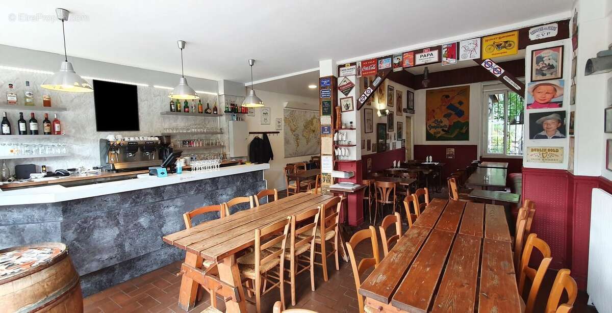 salle avec bar - Commerce à SAINT-DENIS