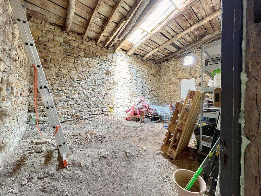 Maison 140 m² à Glaine-Montaigut  - photo 22