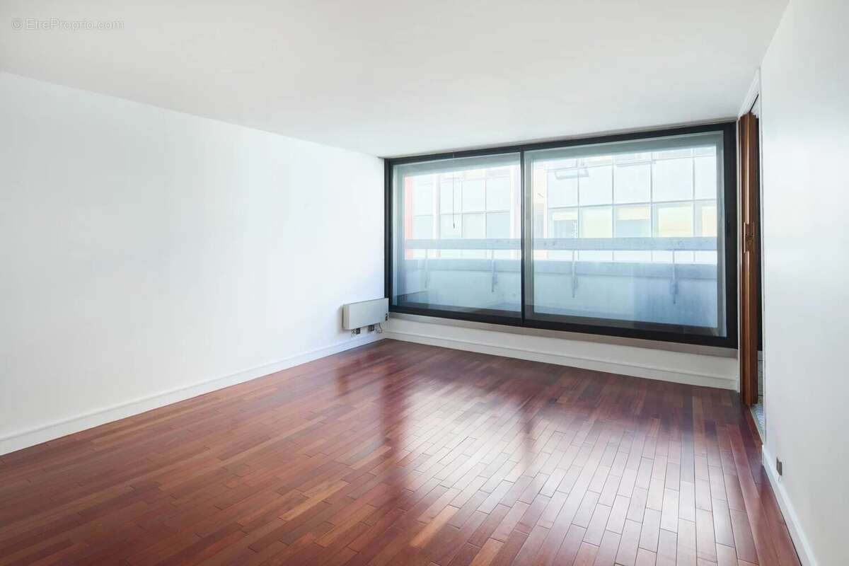 Appartement à PARIS-8E