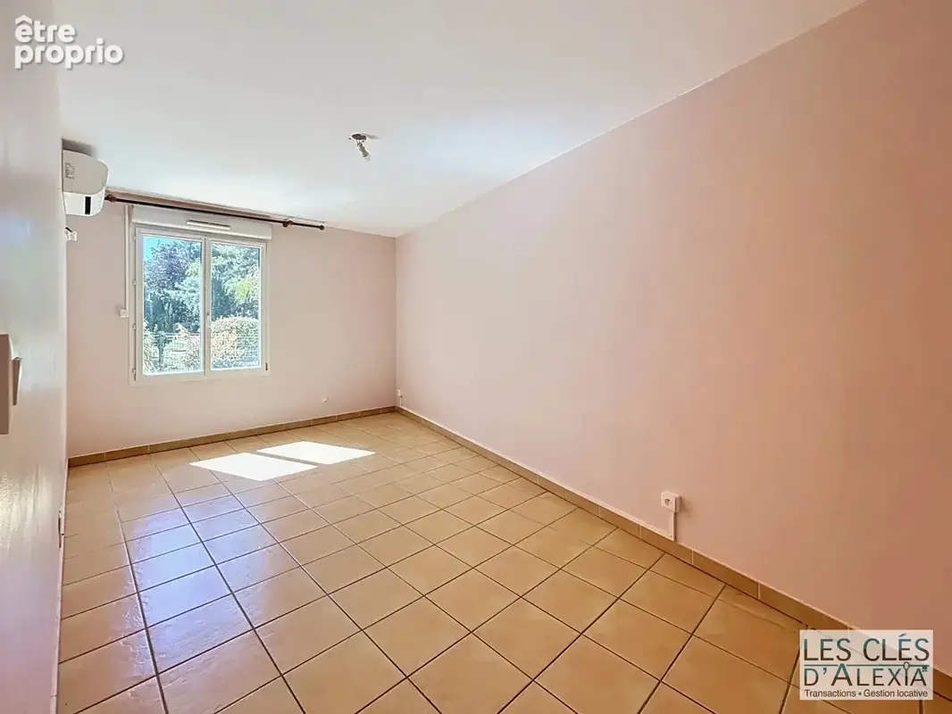 VAULX-EN-VELIN – T4 de 89,33 m² avec terrasse, jardin privatif et garage double en sus - photo 4