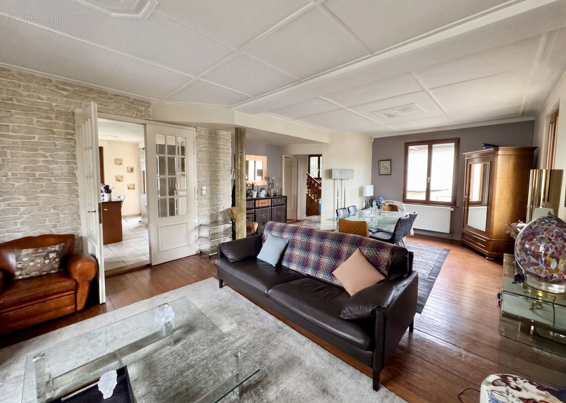 À VENDRE ! Superbe maison 7 pièces avec jardin, garages et dépendance Schiltigheim - photo 4
